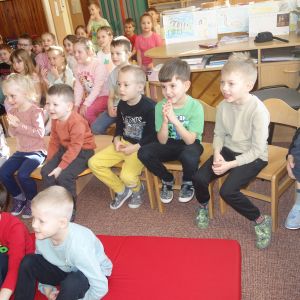 Divadlo s pohádkou,,O třech prasátkách,,