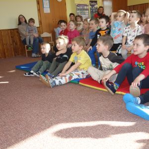 Divadlo s pohádkou,,O třech prasátkách,,