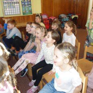 Divadlo s pohádkou,,O třech prasátkách,,