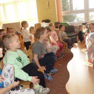 Divadlo s pohádkou,,O třech prasátkách,,