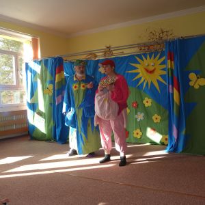 Divadlo s pohádkou,,O třech prasátkách,,