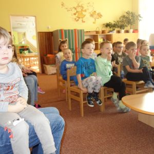 Divadlo s pohádkou,,O třech prasátkách,,