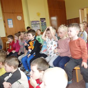 Divadlo s pohádkou,,O třech prasátkách,,