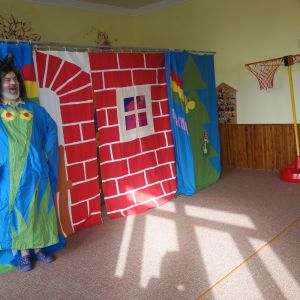 Divadlo s pohádkou,,O třech prasátkách,,