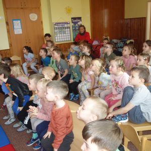 Divadlo s pohádkou,,O třech prasátkách,,