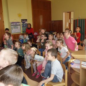 Divadlo s pohádkou,,O třech prasátkách,,