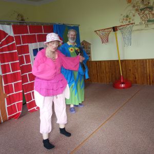 Divadlo s pohádkou,,O třech prasátkách,,