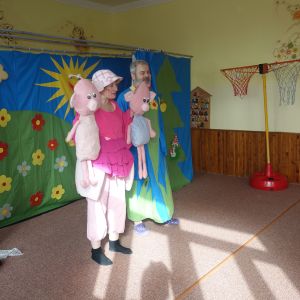 Divadlo s pohádkou,,O třech prasátkách,,