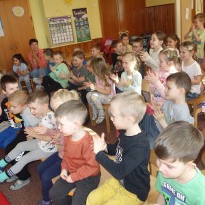 Divadlo s pohádkou,,O třech prasátkách,,