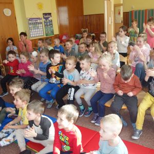 Divadlo s pohádkou,,O třech prasátkách,,