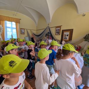 Celoškolkový výlet_Zámek Mníšek pod Brdy 2026